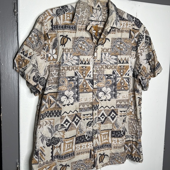 Go Barefoot Hawaiian Shirt Brown turtles Floral Button Up Reverse Print tribal - Picture 2 of 6